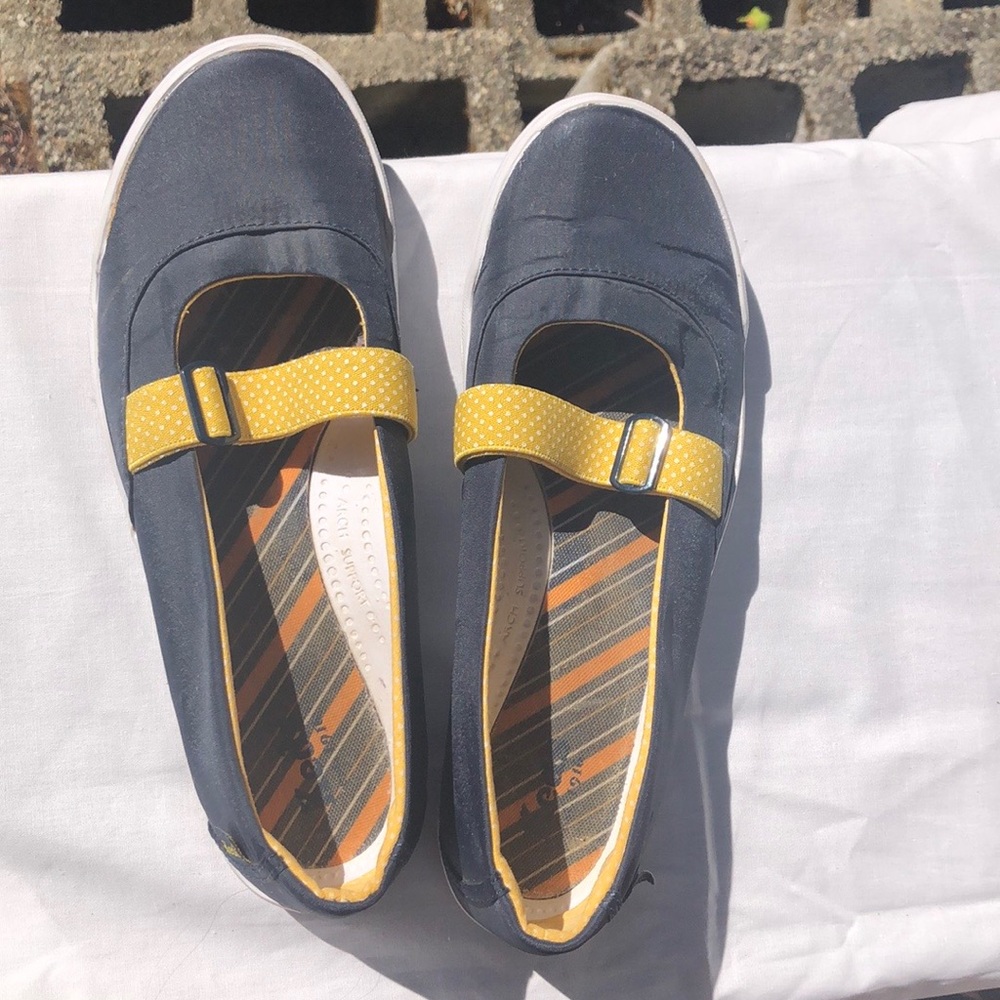Cute Keds Navy with Yellow, size 7